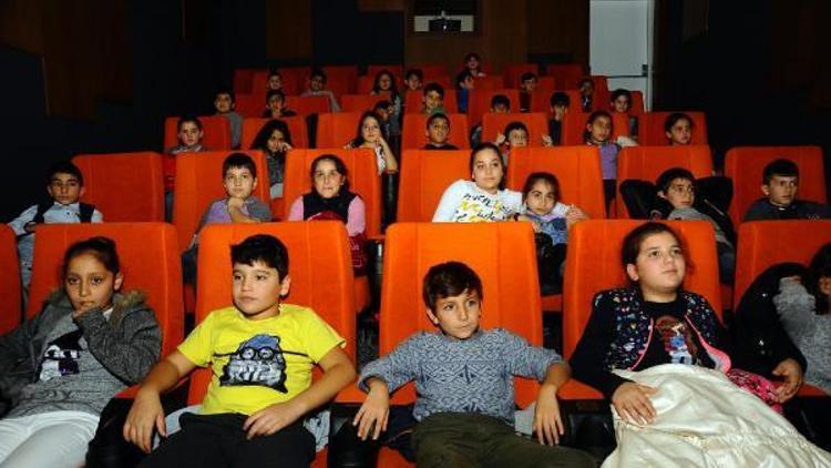 Kepez, 10 bin öğrenciyi sinema ile buluşturdu