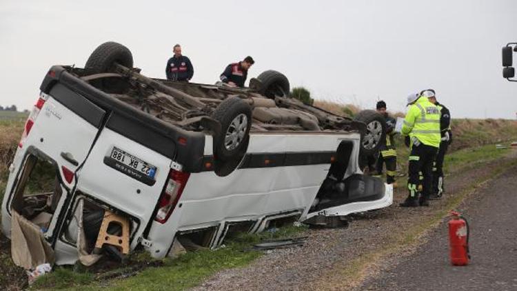 Tekirdağ’da yolcu taşıyan minibüs devrildi: 4 yaralı