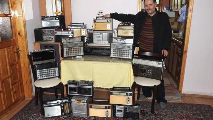 Tonyada 30 yıldır antika radyo topluyor