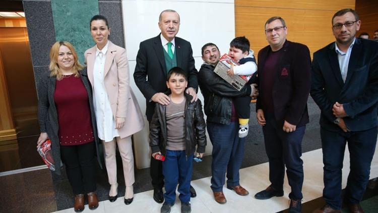 Erdoğan, Yağız bebek ve ailesiyle bir araya geldi