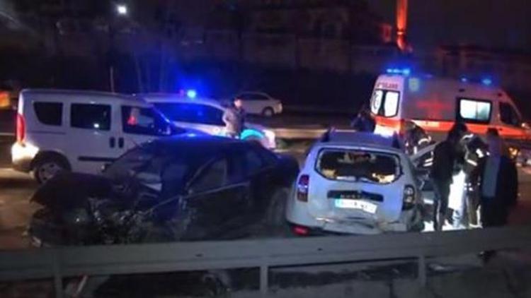 İstanbulda zincirleme kaza: 10 araç birbirine girdi