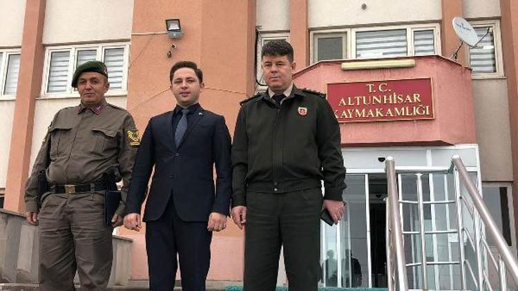 Niğde İl Jandarma Komutanı Tataroğludan Kaymakam Kayabaşına teşekkür ziyareti