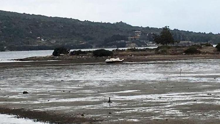 Çeşmede deniz çekildi, balıkçı tekneleri karaya oturdu