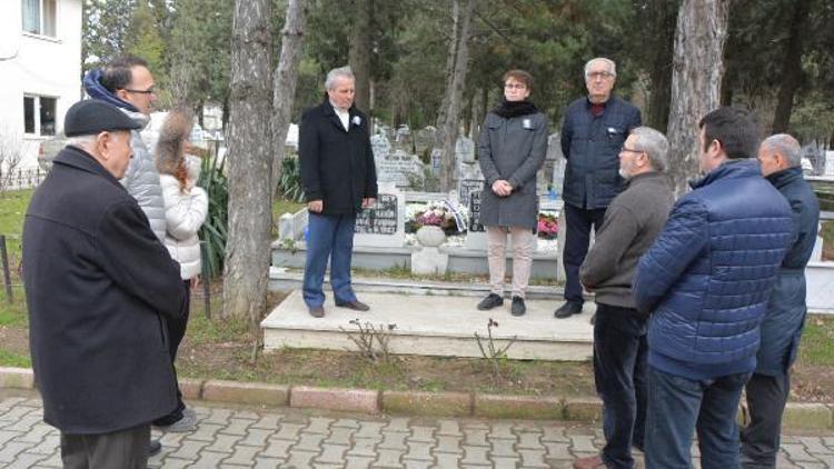 Merhum belediye başkanı Zati Yörüker, mezarı başında anıldı