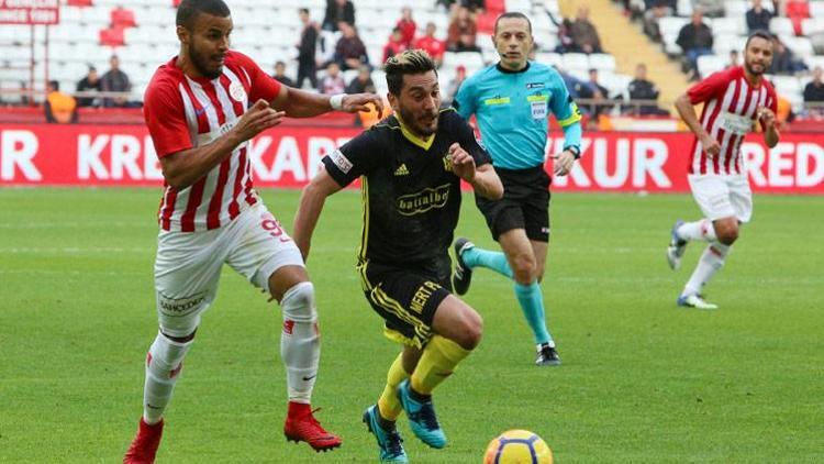 Antalyadaki çılgın maçta 4 gol, 1 penaltı, 1 kırmızı kart