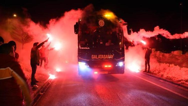 Galatasaraya Sivasta meşaleli karşılama