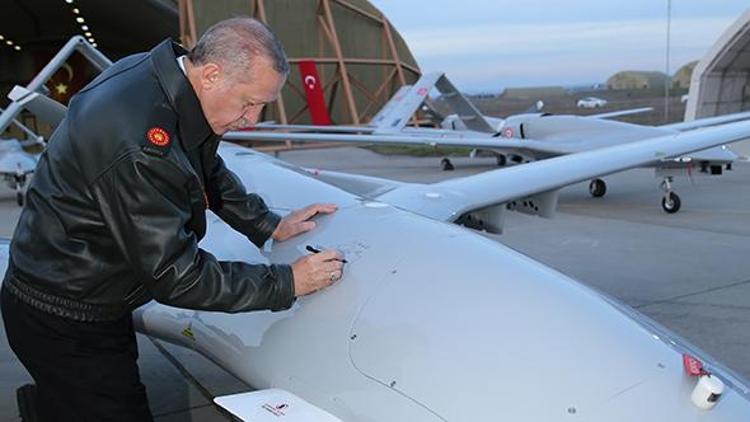 Cumhurbaşkanı Erdoğan, imzasını böyle attı