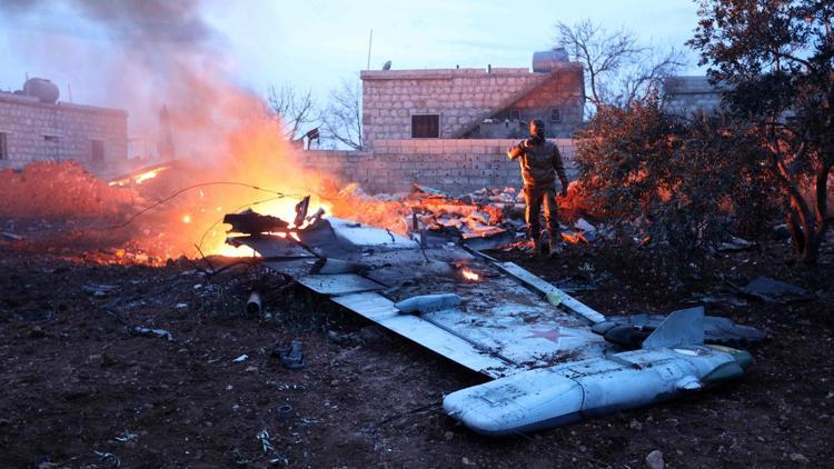 Suriyeli muhalifler Rus savaş uçağını düşürdü