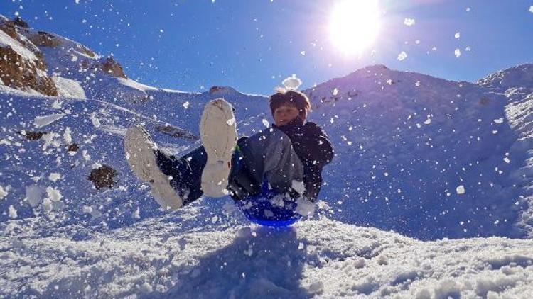 Antalyada çocukların kar keyfi