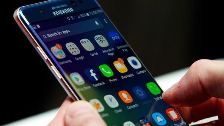 İşte Samsungun en yeni Galaxyleri: İsimlerini ilk kez göreceksiniz