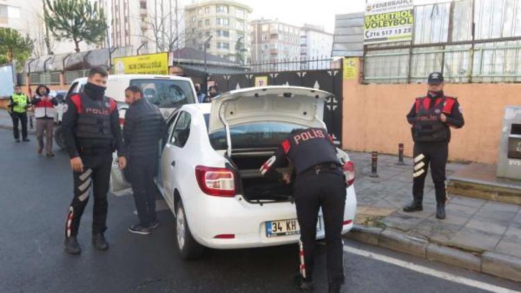 (Ek Bilgilerle) - İstanbulda 2 bin polisle 150 noktada okul denetimi