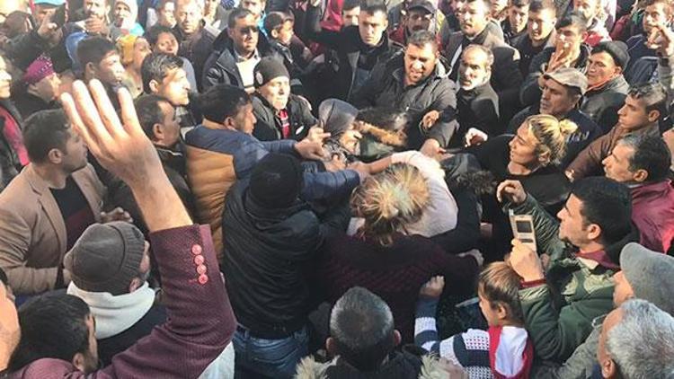 Emniyet önündeki protestoda makas çekti