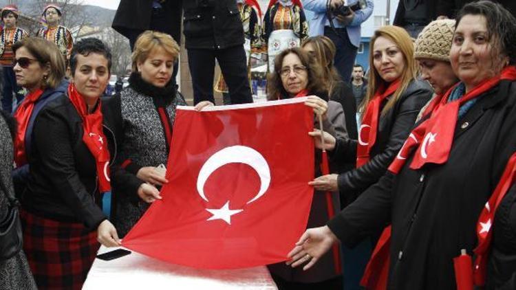 Çankırılı kadınlar Mehmetçiğe Türk bayrağı gönderdi
