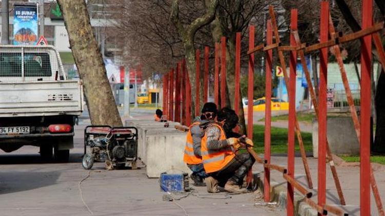 Maçka Parkının bir bölümü daha bariyerlerle kapatılıyor; ağaçlar işaretleniyor