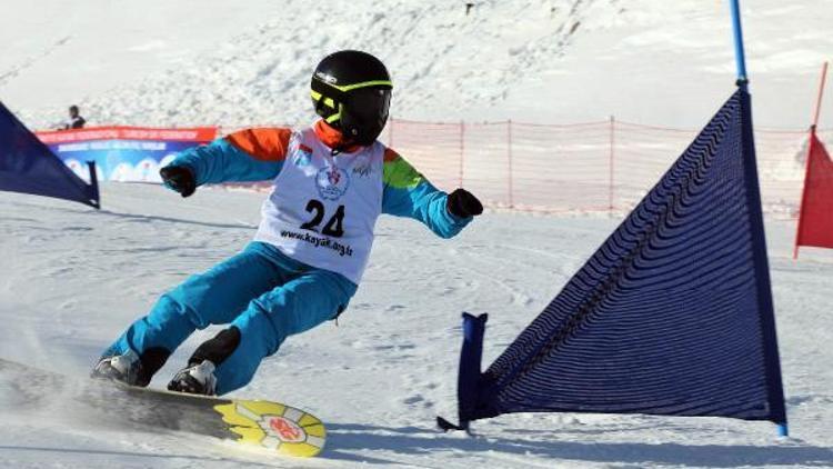 Yıldızda snowboard yarışları başladı