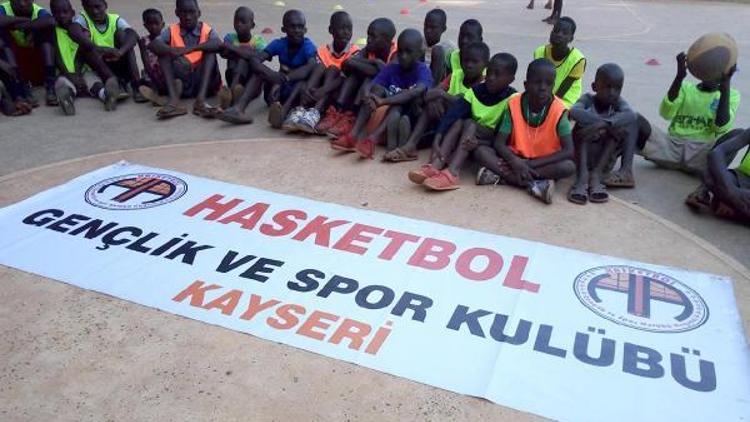 Hasketbol Kulübü, Kenyanın Yala Basketbol Akademisine malzeme yardımında bulundu