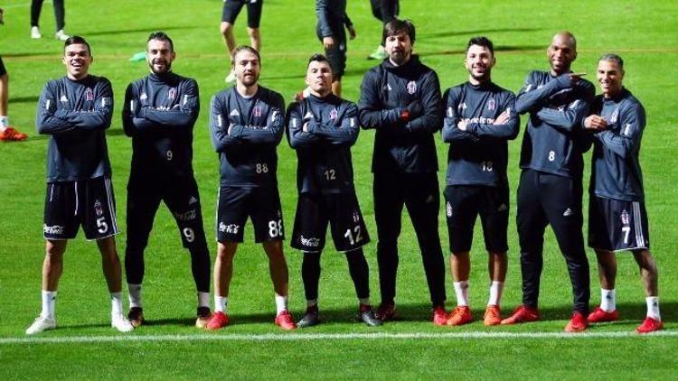 Beşiktaşın defansı orta sahayı katladı