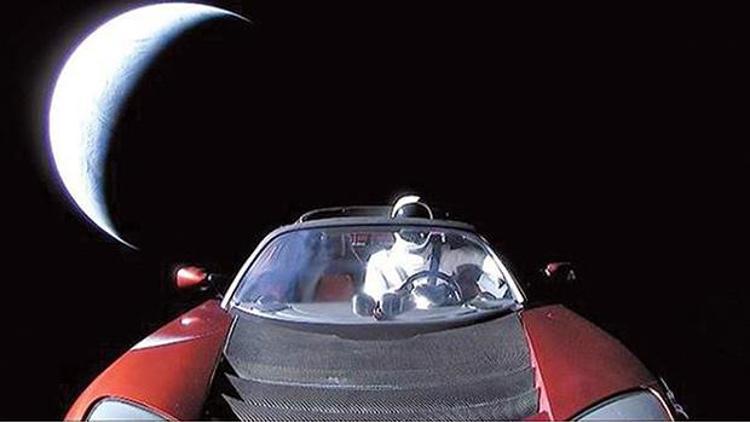Starman uzayda gaza fazla bastı