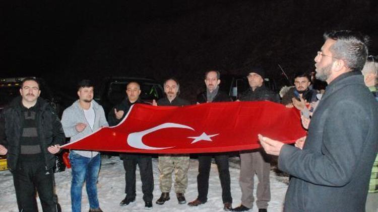 KASDOFF üyeleri Ilgaz’ın 2600 metre rakımlı tepesinde Mehmetçikler için dua etti