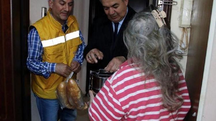 Çerkezköy Belediyesinden ihtiyaç sahiplerine sıcak yemek