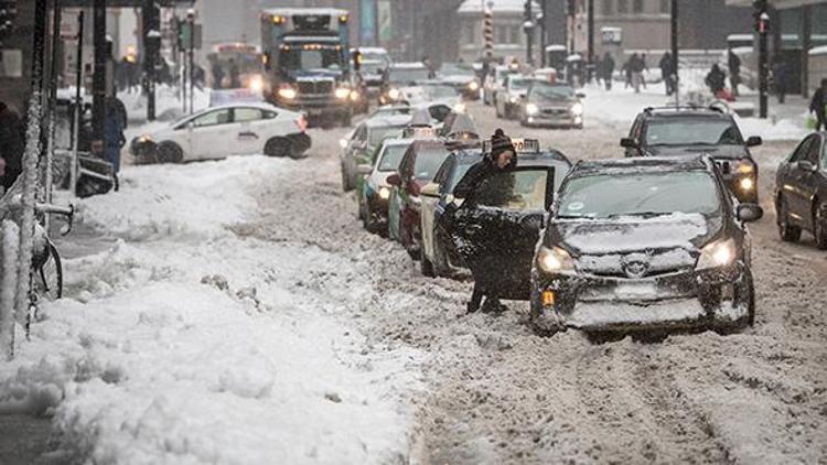 Chicagoyu kar fırtınası vurdu