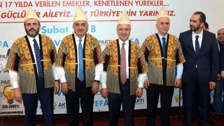 AK Parti Genel Başkan Yardımcıları, çete kıyafeti giydi