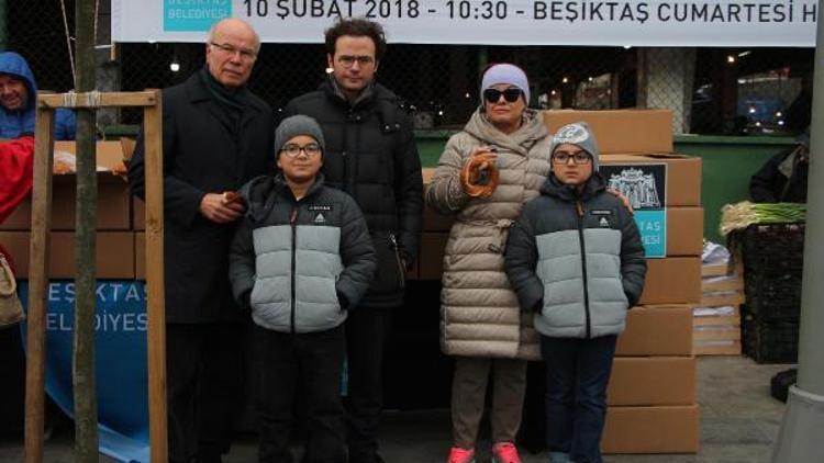 Aysel Gürel 89’uncu yaş gününde çay ve simit dağıtılarak anıldı