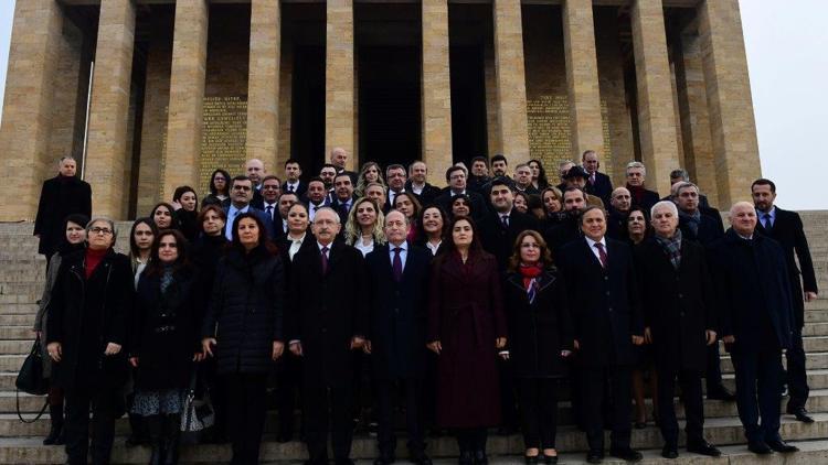Kılıçdaroğlu ve yeni PM üyeleri Anıtkabiri ziyaret etti