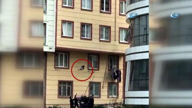 Camdan düşen çocuğu havada yakaladılar İstanbulda inanılmaz olay