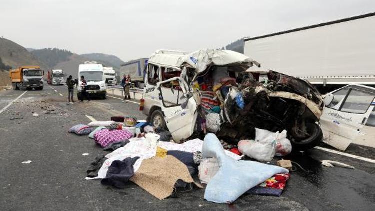 Kahramanmaraşta minibüs, kamyona çarptı: 9 ölü, 4 yaralı (2)- Yeniden