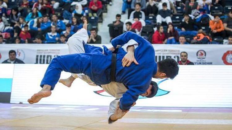 Türkiye Gençler Judo Şampiyonasında madalyalar verildi