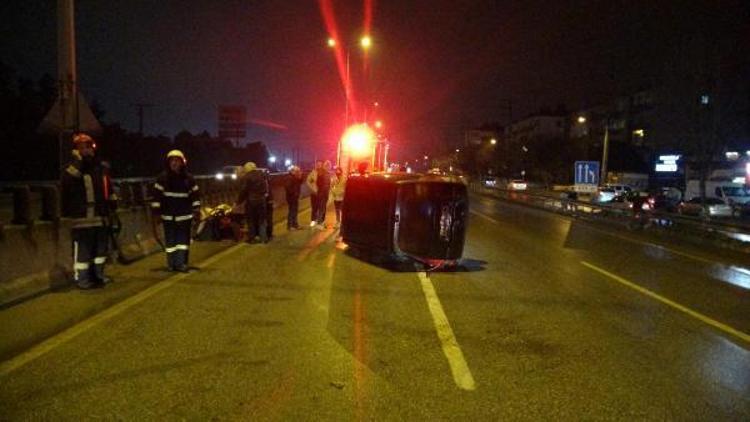 Bariyere çarpan hafif ticari araç takla attı: 1 yaralı