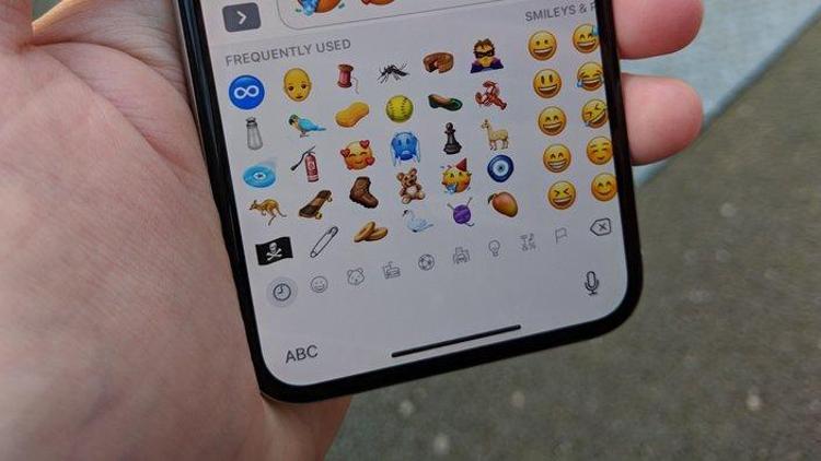 Telefonlara nazar boncuğu emojisi geldi