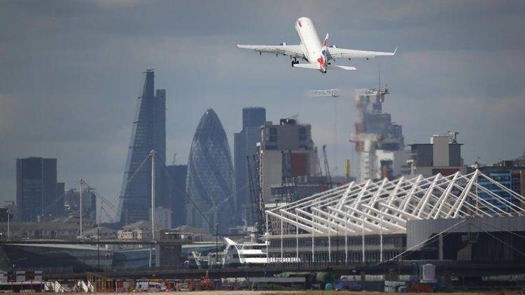 Londradaki City Havalimanı 2. Dünya Savaşından kalma bomba nedeniyle kapatıldı