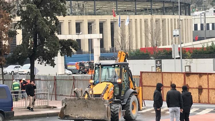 Çalışmalar başladı… İşlek cadde trafiğe kapatıldı