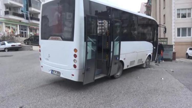 Edirnede okul servisi ile midibüs çarpıştı: 11 yaralı