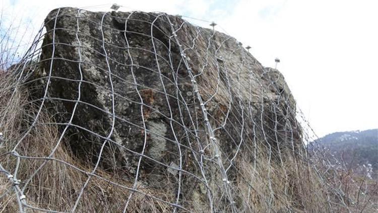350 tonluk kayaya çelik halatlı önlem