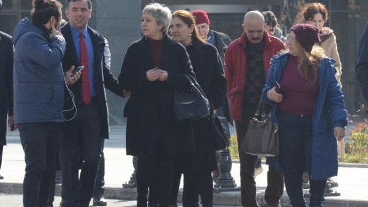 Berberoğlunun avukatı ve eşinden karar sonrası adliye önünde açıklama