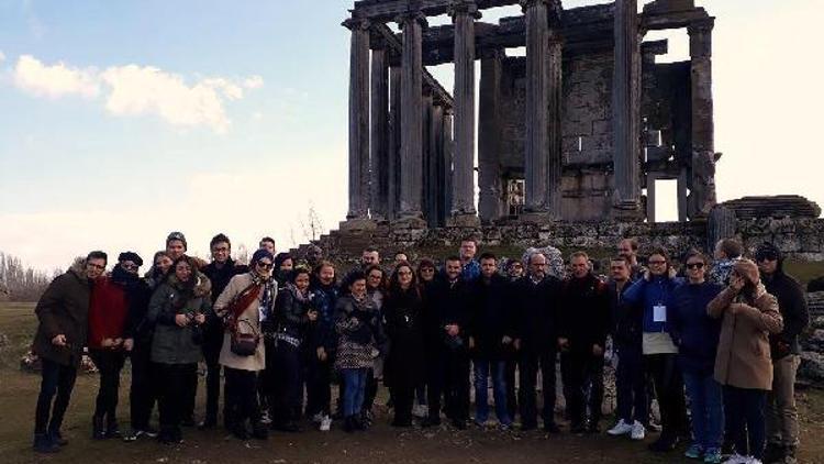 Yabancı öğrenciler, Aizanoi Antik Kentini ziyaret etti