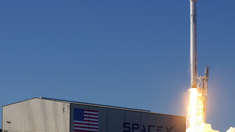 SpaceX, internet uydularını fırlatıyor