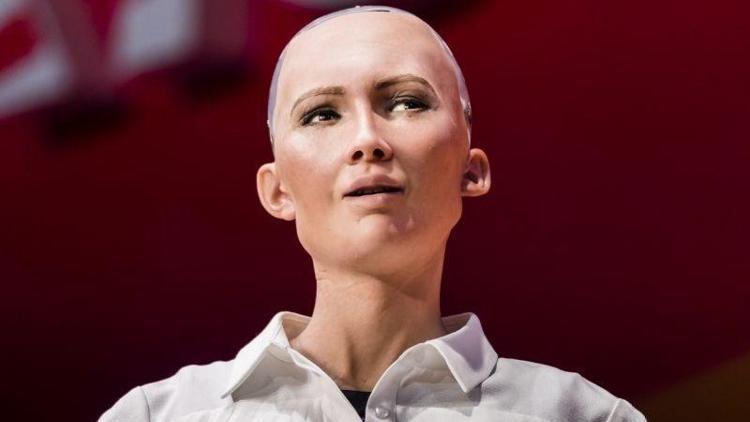 Vatandaş robot Sophia sorularınızı sosyal medyadan yanıtlayacak