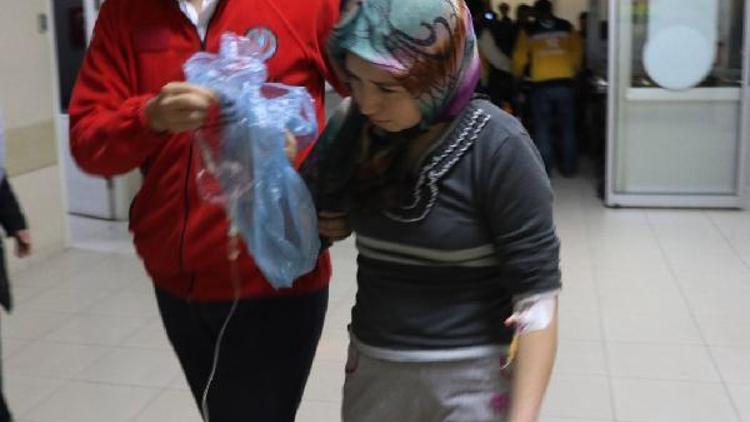 14 kız öğrenci, zehirlenme şüphesiyle hastaneye kaldırıldı