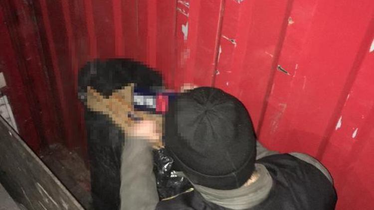 Araç takip sistemi sökülen TIRda kaçak sigara ele geçirildi
