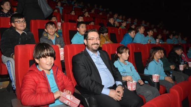 Aksaray Belediyesinden çocuklara sinema keyfi