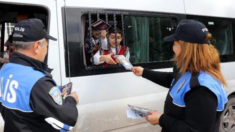 Servi şoförleri, veli ve öğrenciler uyarıldı