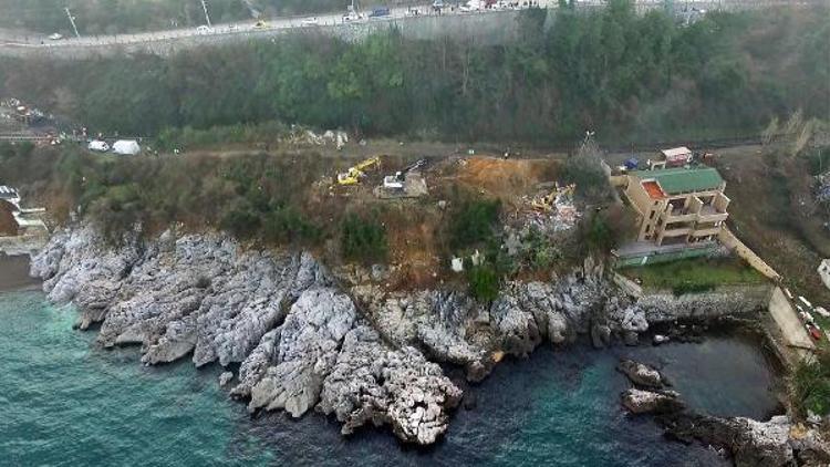 Zonguldakta deniz kenarındaki kaçak yapılar yıkılmaya başlandı