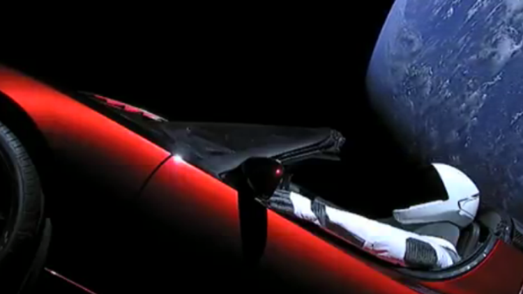 Uzayda yolculuk yapan Teslayı canlı izleyin