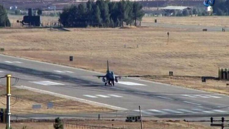 İzmirde askeri eğitim uçağı düştü