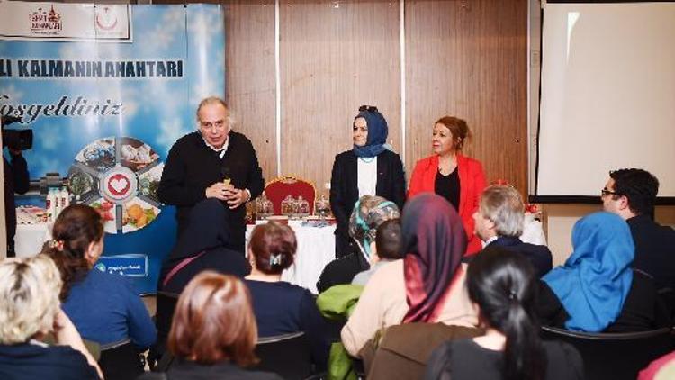 Beyoğlu’nda sağlık konferanslarına vatandaştan yoğun ilgi