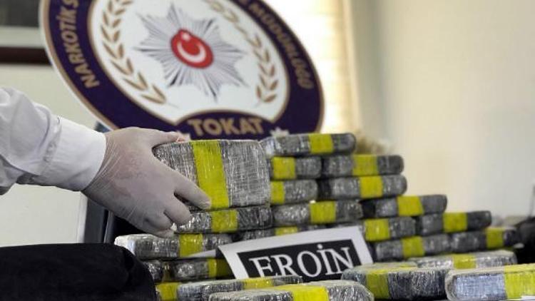 2 otobüs yolcusu, 17 kilo eroin ile yakalandı